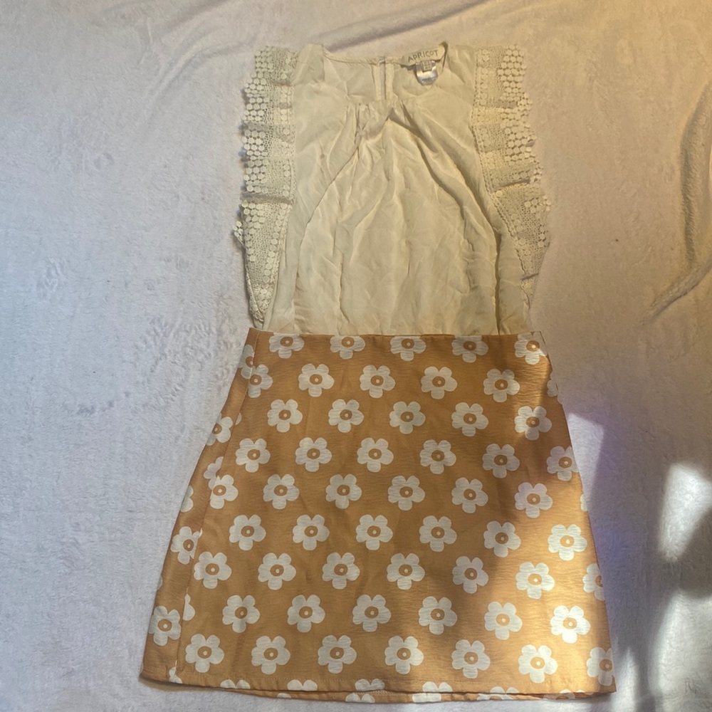 WHITE/CRÈME apricot shirt and floral print skirt